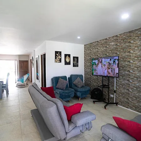 Great Pool House Near Сasa de vacaciones *